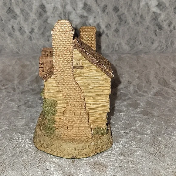 David Winter Cottages: Wine Merchant - Picture 2 of 5